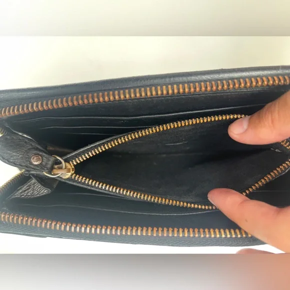 Chloe Elise Long Twist Lock Black and Gold Leather Wallet - Picture 5 of 16